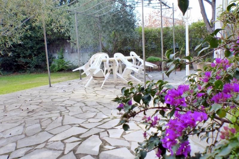 T5 house with Wifi - garden and terrace - image 22