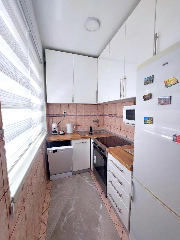 Cozy City Centre Apartment with Free Parking - image 8