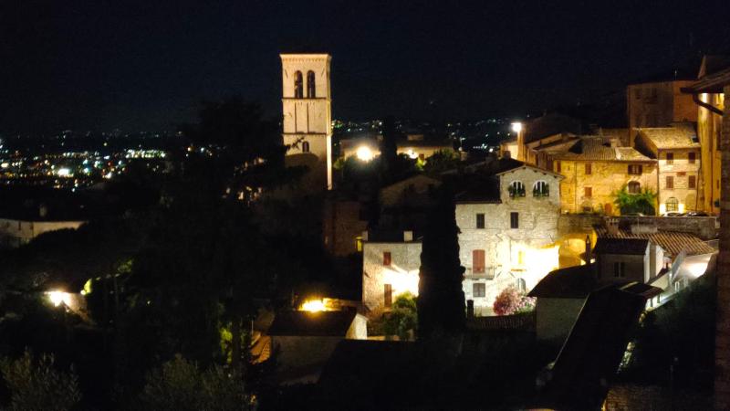 La Suite di Santa Chiara by MyAssisiSuite - Vicino a San Carlo Acutis - Dormi in una Casa del '400 - 125 mq RARO PIANO TERRA - 3 Veri Letti Matrimoniali Zero Divani Letto - LIVE CHECK-IN No Key Box 3 Real Beds Jacuzzi - Mówimy po polsku - image 22