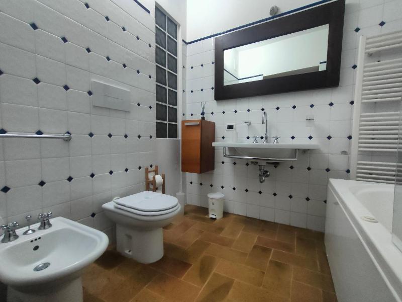 La Suite di Santa Chiara by MyAssisiSuite - Vicino a San Carlo Acutis - Dormi in una Casa del '400 - 125 mq RARO PIANO TERRA - 3 Veri Letti Matrimoniali Zero Divani Letto - LIVE CHECK-IN No Key Box 3 Real Beds Jacuzzi - Mówimy po polsku - image 28