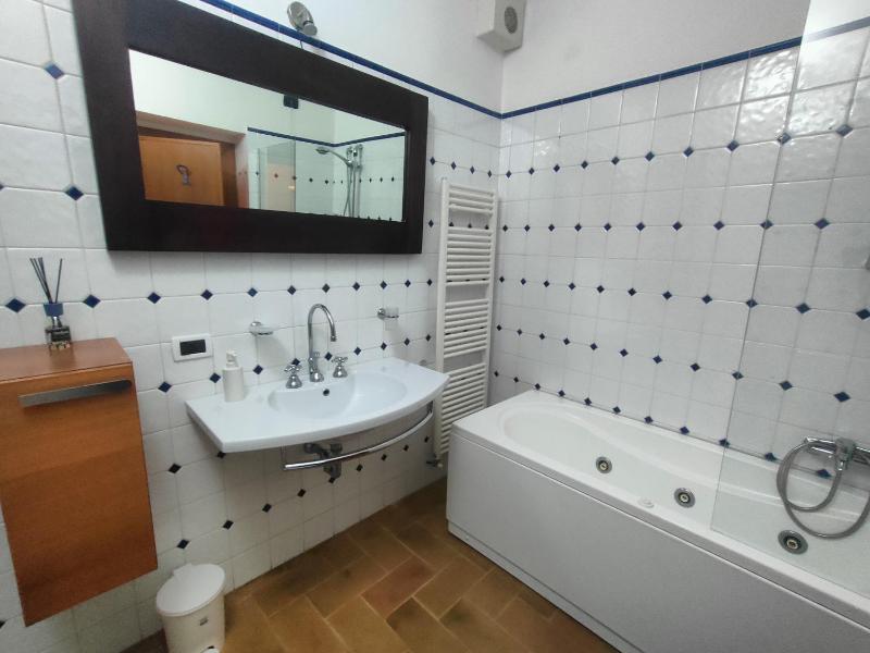 La Suite di Santa Chiara by MyAssisiSuite - Vicino a San Carlo Acutis - Dormi in una Casa del '400 - 125 mq RARO PIANO TERRA - 3 Veri Letti Matrimoniali Zero Divani Letto - LIVE CHECK-IN No Key Box 3 Real Beds Jacuzzi - Mówimy po polsku - image 8