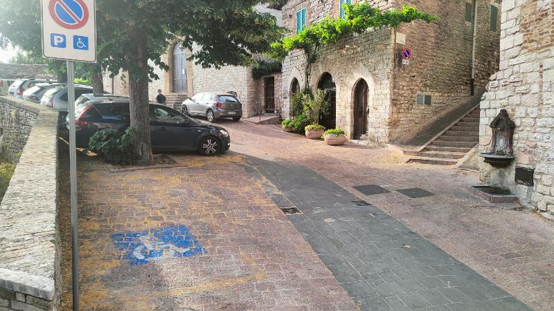 La Suite di Santa Chiara by MyAssisiSuite - Vicino a San Carlo Acutis - Dormi in una Casa del '400 - 125 mq RARO PIANO TERRA - 3 Veri Letti Matrimoniali Zero Divani Letto - LIVE CHECK-IN No Key Box 3 Real Beds Jacuzzi - Mówimy po polsku - image 16
