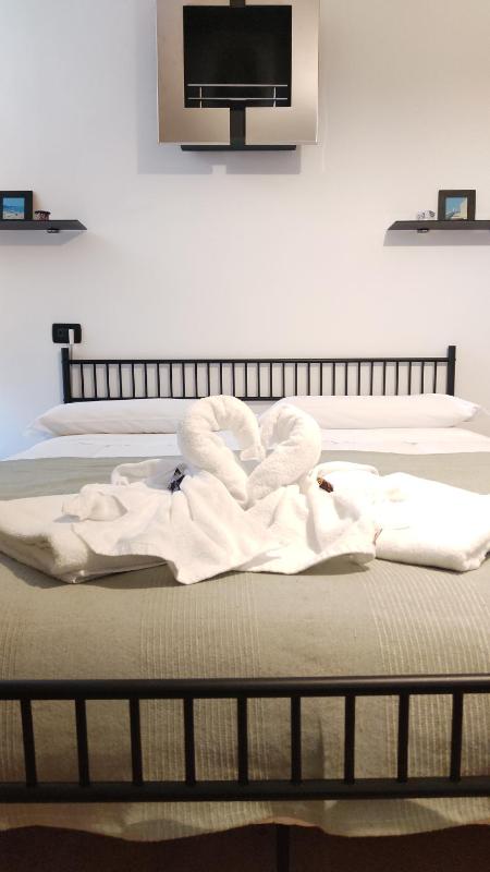 All'Ombra di Santa Chiara by MyAssisiSuite - Vicino a San Carlo Acutis - Dormi in una Casa del '400 - 140 mq RARO PIANO TERRA - 4 Veri Letti Matrimoniali Zero Divani Letto - LIVE CHECK-IN No Key Box 3 Real Beds Jacuzzi - Mówimy po polsku - image 37