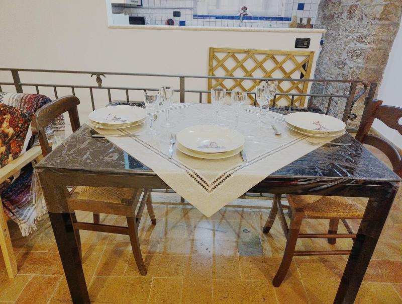 All'Ombra di Santa Chiara by MyAssisiSuite - Vicino a San Carlo Acutis - Dormi in una Casa del '400 - 140 mq RARO PIANO TERRA - 4 Veri Letti Matrimoniali Zero Divani Letto - LIVE CHECK-IN No Key Box 3 Real Beds Jacuzzi - Mówimy po polsku - image 20