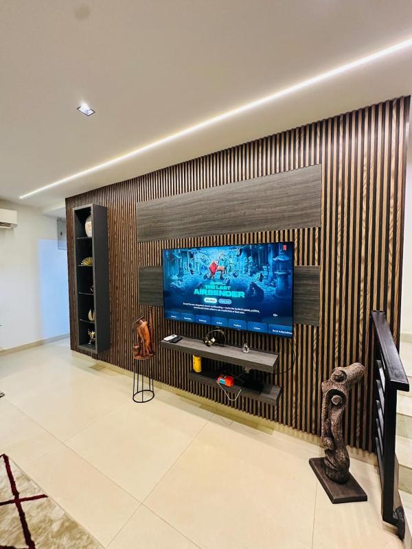 Exclusive 4BDR Villa in Prime Location with Ample Parking Spaces Plus Fast Wi-Fi - image 5