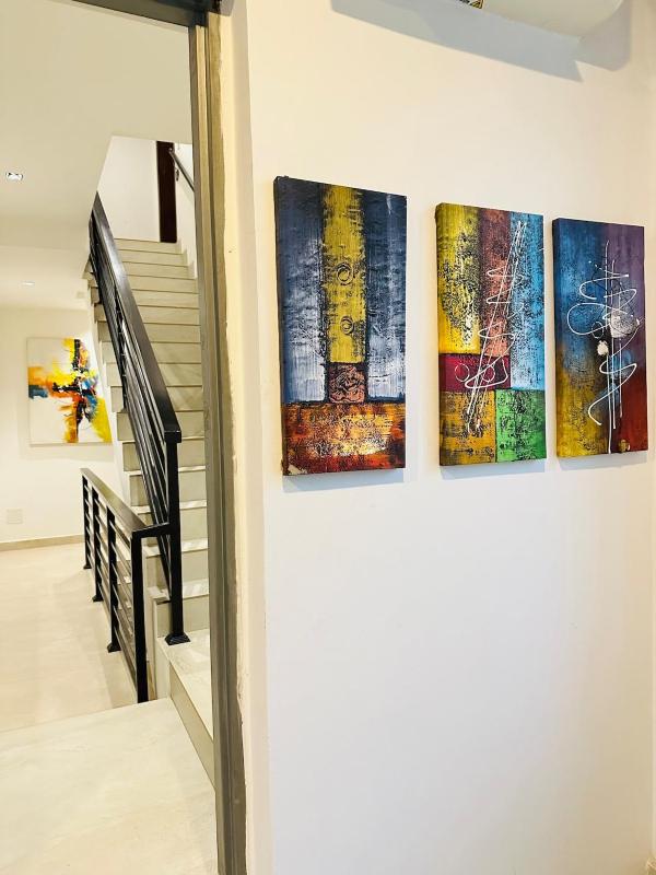 Exclusive 4BDR Villa in Prime Location with Ample Parking Spaces Plus Fast Wi-Fi - image 8