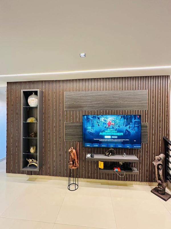 Exclusive 4BDR Villa in Prime Location with Ample Parking Spaces Plus Fast Wi-Fi - image 7