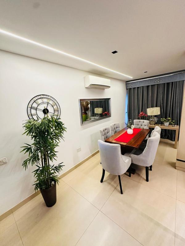 Exclusive 4BDR Villa in Prime Location with Ample Parking Spaces Plus Fast Wi-Fi - image 9
