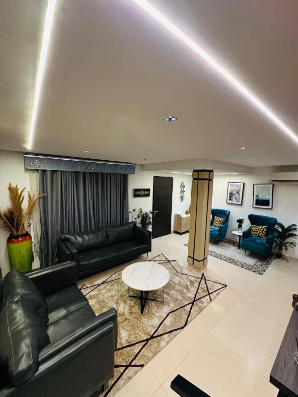 Exclusive 4BDR Villa in Prime Location with Ample Parking Spaces Plus Fast Wi-Fi - image 6