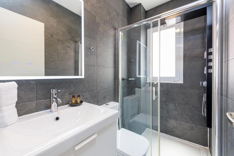 Holiday Apartment Cisneros in Malaga City by Solaga Holiday Homes - image 4