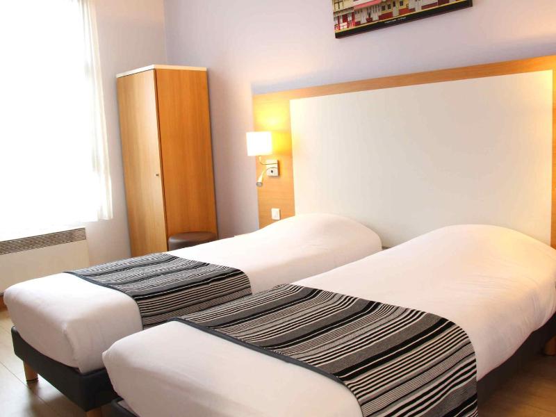 Superior Twin Room image 2