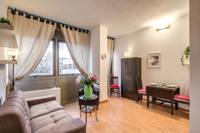 One-Bedroom Apartment image 2