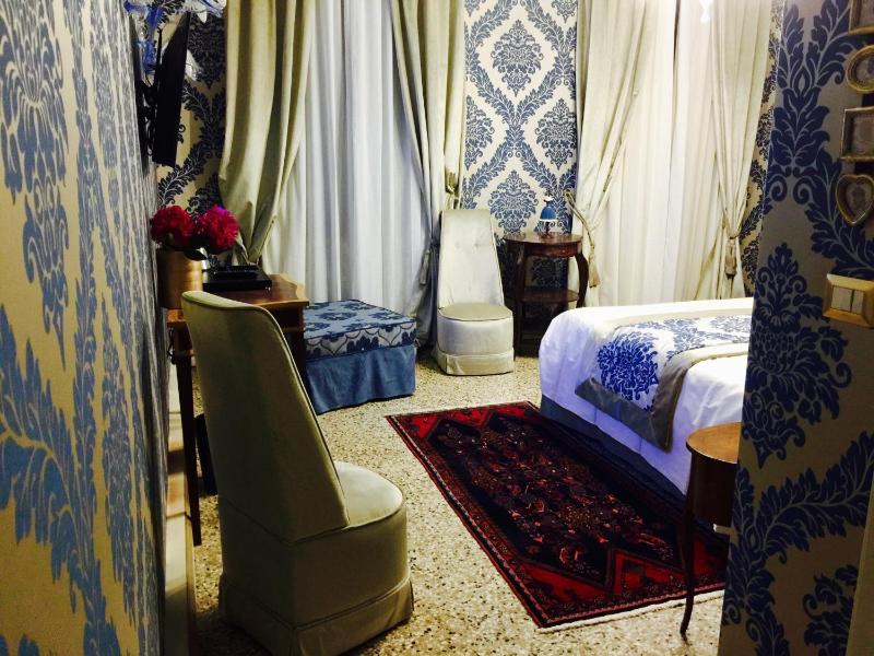 Deluxe Triple Room image 4