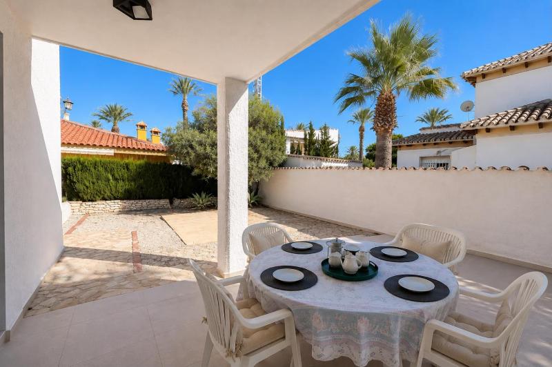 Traditional Villa by the beach - image 3