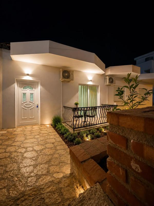 Fiore Rooms 1 - image 5