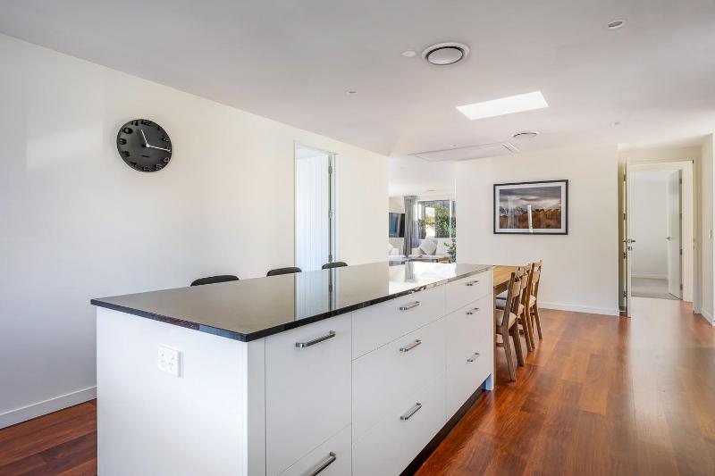 Lakeview on Landsborough - image 9