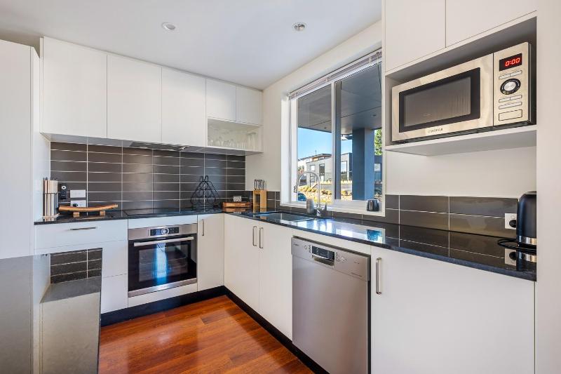 Lakeview on Landsborough - image 25