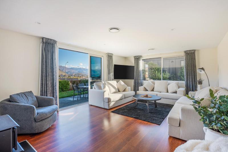 Lakeview on Landsborough - image 13