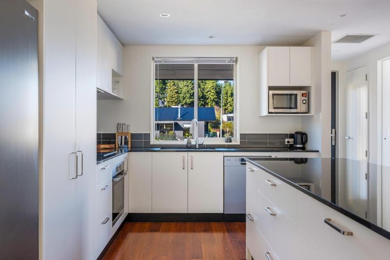 Lakeview on Landsborough - image 31