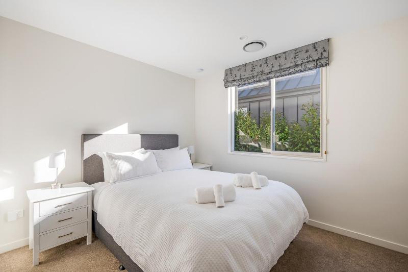 Lakeview on Landsborough - image 2