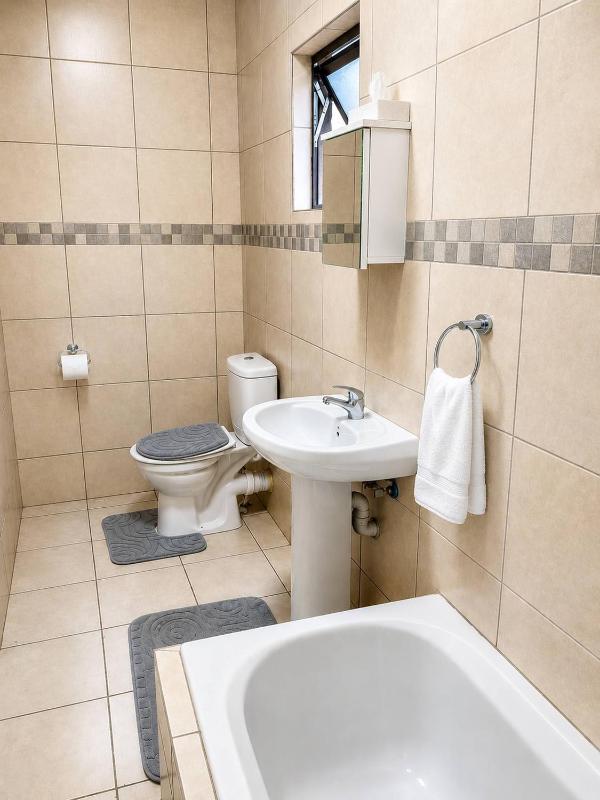 Stay Mi Casa Modern Midrand Apartment - image 3