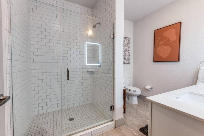Riverwalk Penthouse Skyline Views RSV Parking Pet Friendly Free parking - image 23