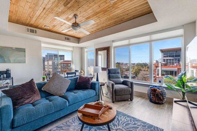 Riverwalk Penthouse Skyline Views RSV Parking Pet Friendly Free parking - image 34