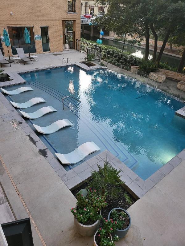 Riverwalk Penthouse Skyline Views RSV Parking Pet Friendly Free parking - image 11