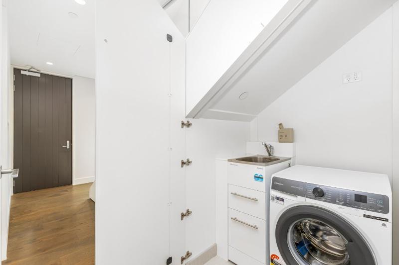 Wynyard Residence 3-Level Townhouse - image 6