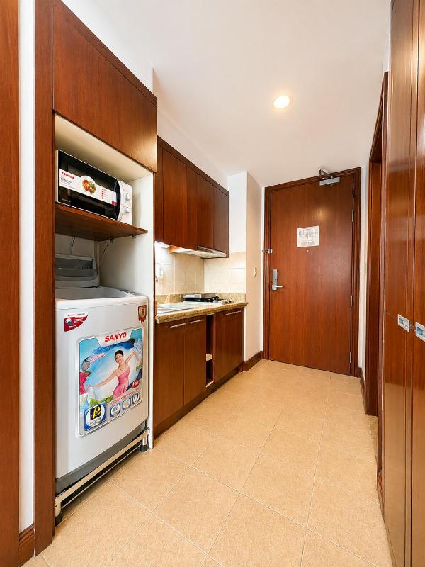 The Manor - Quiet Comfortable & Central Studio with Pool Access - image 2