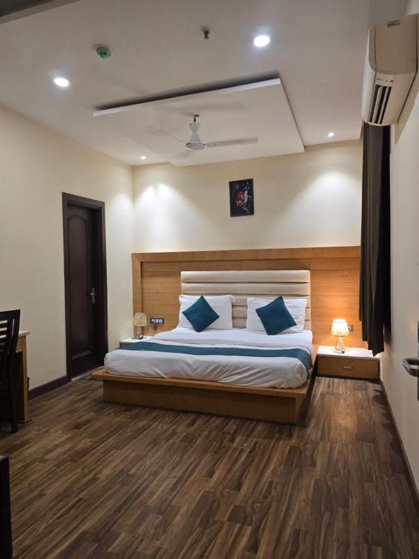 my divine hotel - image 1