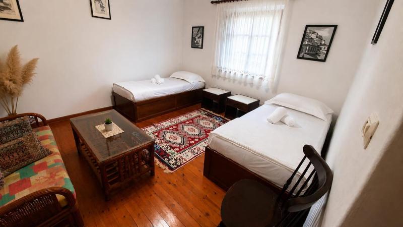 Vila28-Family Stay with Mangalem &City Berat - image 7