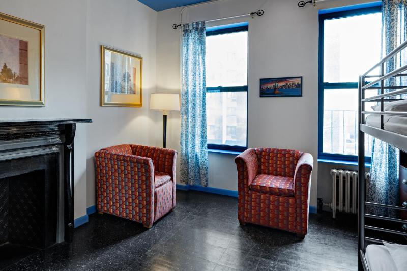 Single Bed in 2-Bed Dormitory Room with Shared Bathroom image 3