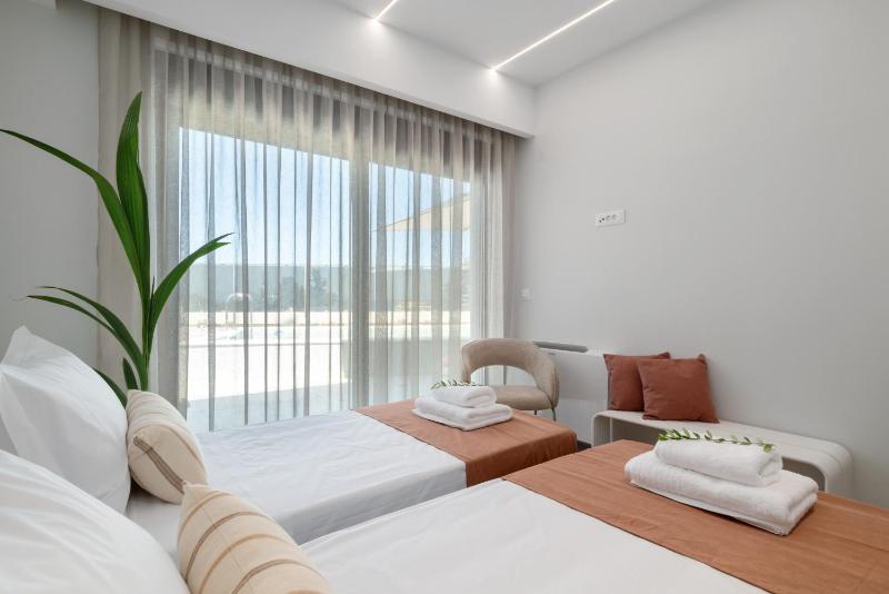 House of Hermes with Heated Pool and Sea View - image 10