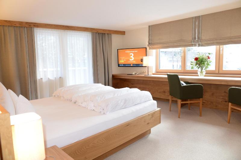Two-Bedroom Suite (4 Adults) with Balcony image 4