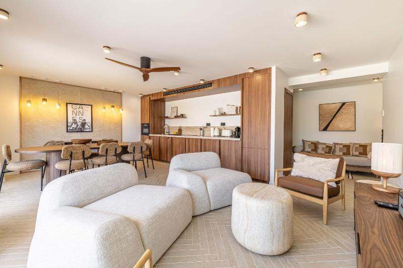 5 CANADA - 3-Bedroom Apartment with Terrace Cannes Carlton - image 16