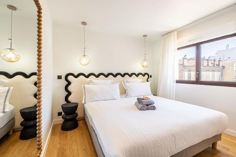 5 CANADA - 3-Bedroom Apartment with Terrace Cannes Carlton - image 3