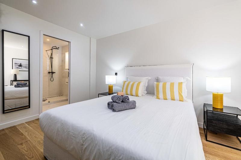 5 CANADA - 3-Bedroom Apartment with Terrace Cannes Carlton - image 13
