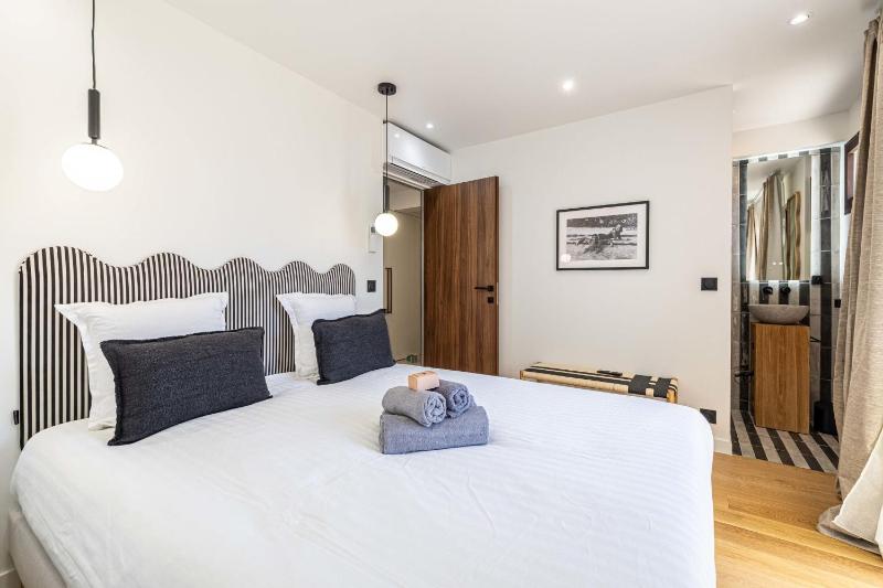 5 CANADA - 3-Bedroom Apartment with Terrace Cannes Carlton - image 7