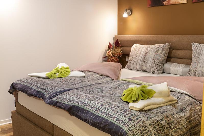 Deluxe Double Room image 3