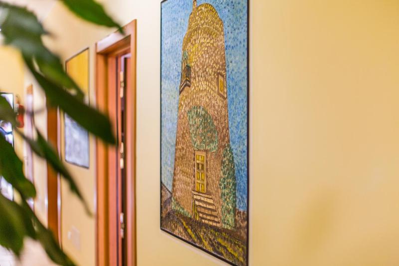 One-Bedroom Apartment image 3