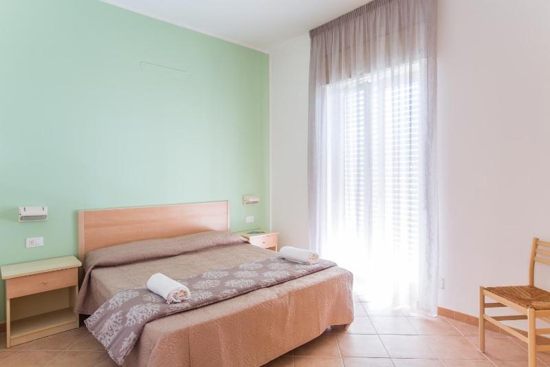 One-Bedroom Apartment 1 image 2