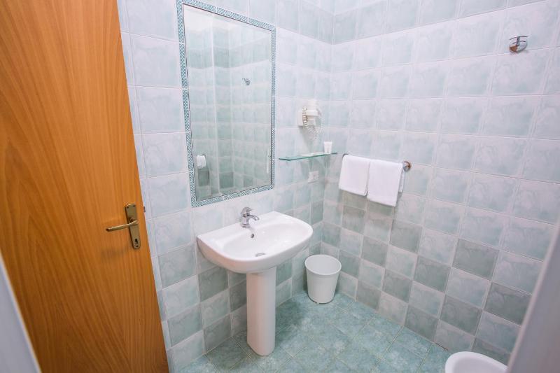 One-Bedroom Apartment image 4