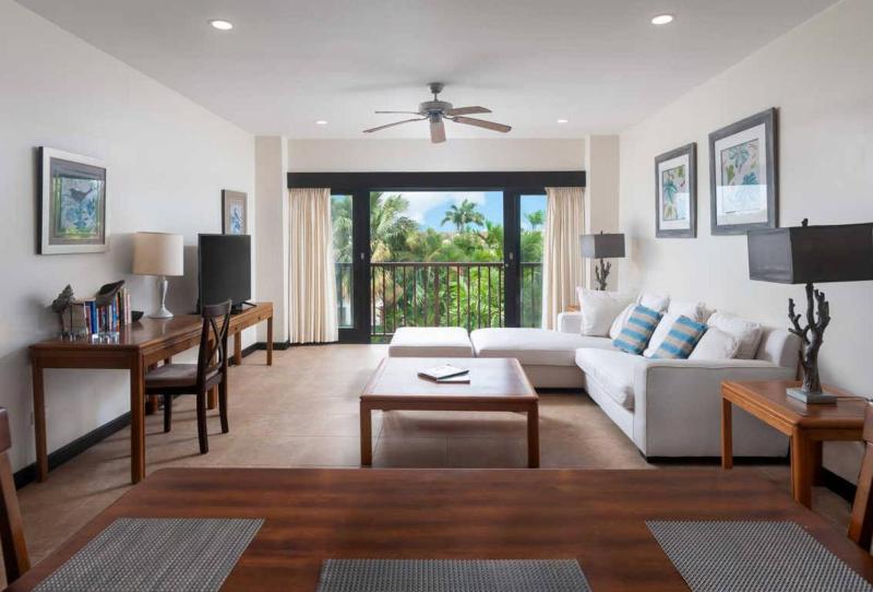 Wonderful 1-bed condo 2min walk to beach & more - image 11