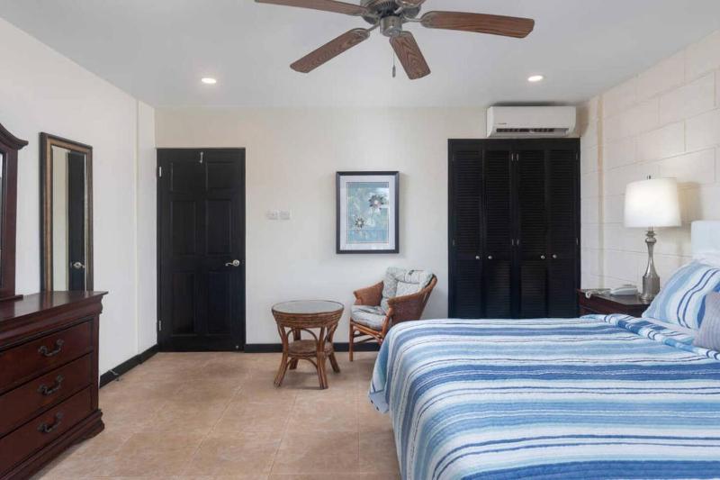 Wonderful 1-bed condo 2min walk to beach & more - image 7