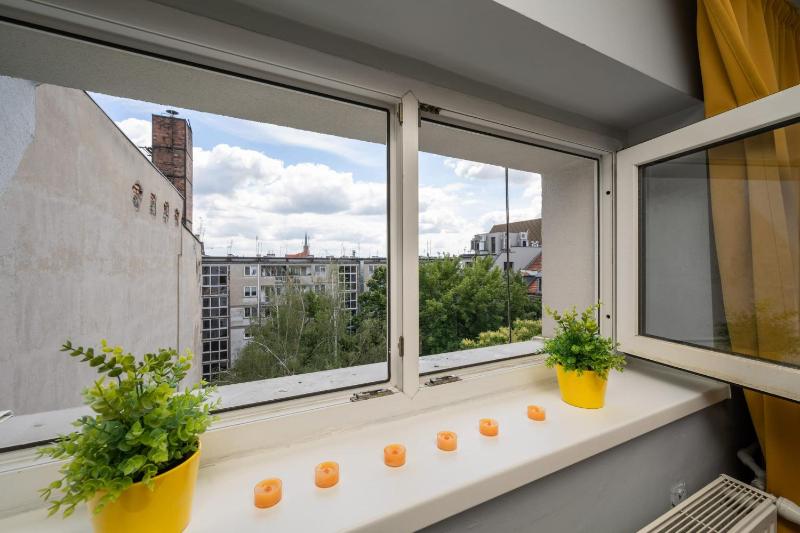 Market Square Corner Apartment Kuźnicza by Noclegi Renters - image 11