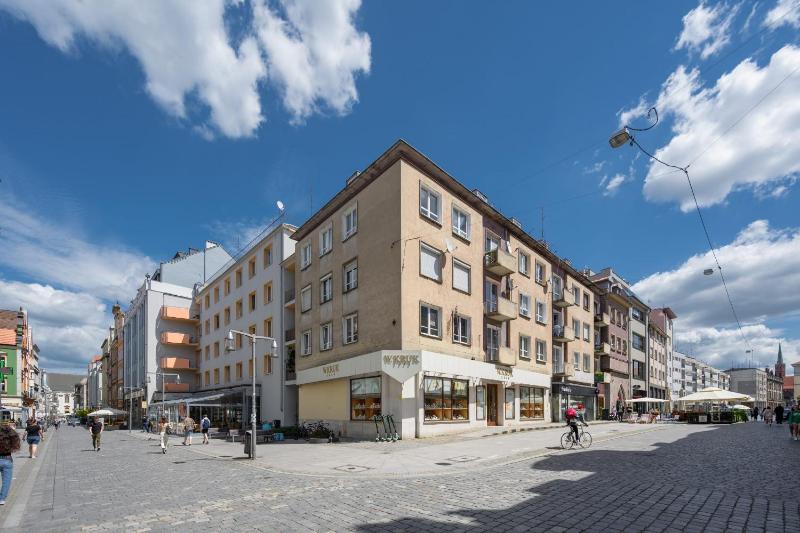 Market Square Corner Apartment Kuźnicza by Noclegi Renters - image 12