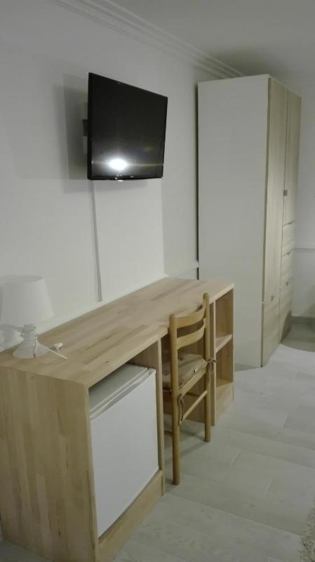 Triple Room with Shared Bathroom image 2