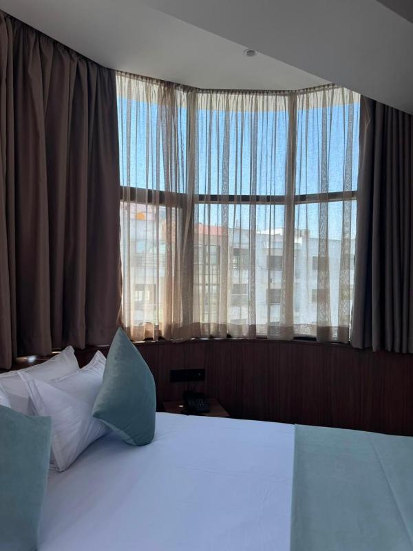 Le M Neo Hôtel - image 7