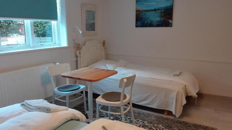 Triple Room with Shared Bathroom image 4